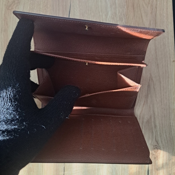 Louis Vuitton wallet - Picture 6 of 10